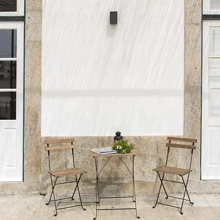 アパート ビナパートメンツ カレガル *