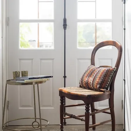 アパート ビナパートメンツ カレガル